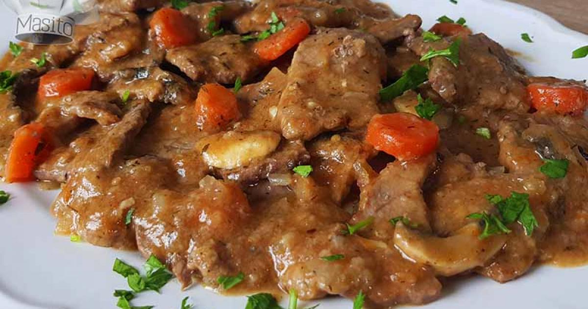 Fricandó de ternera o guiso fácil de ternera | Recetas Fáciles Reunidas