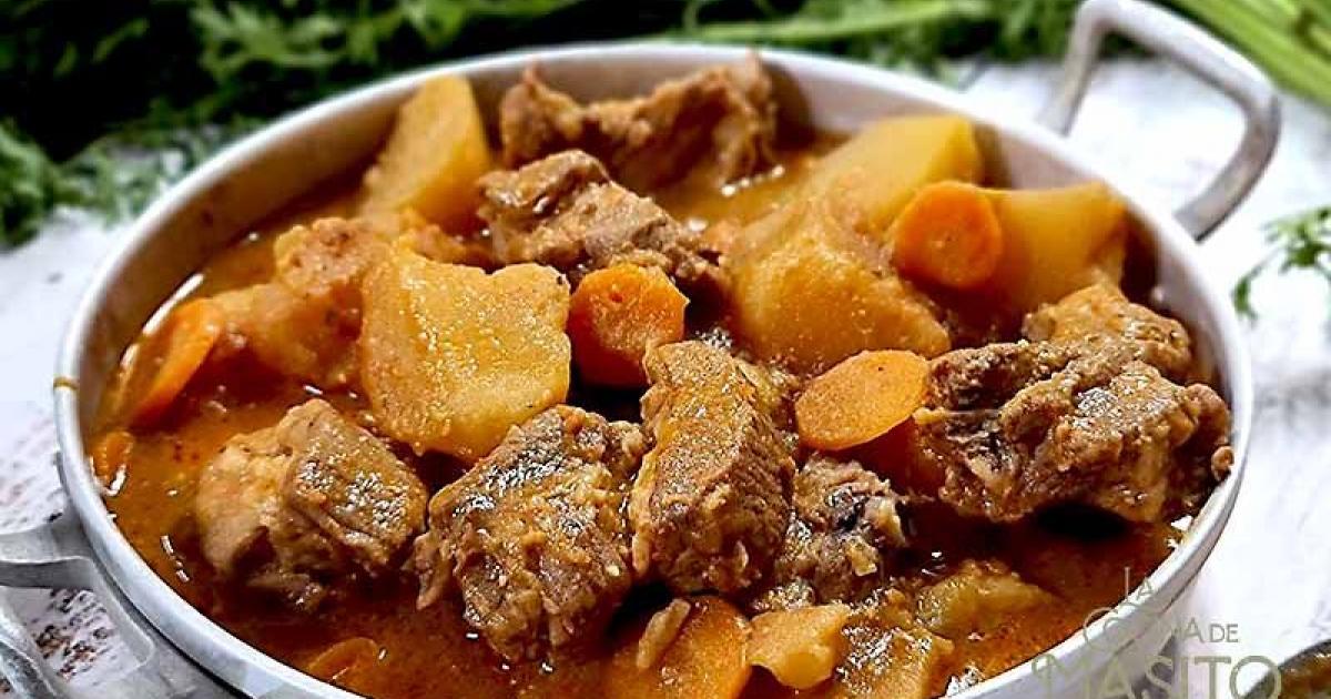Costillas con patatas guisadas | Recetas Fáciles Reunidas