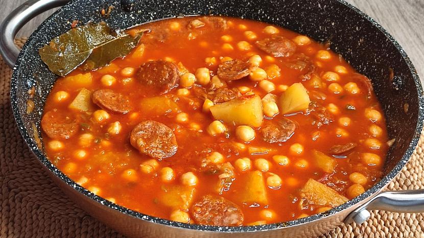 Potaje de garbanzos con chorizo fácil | Recetas Fáciles Reunidas